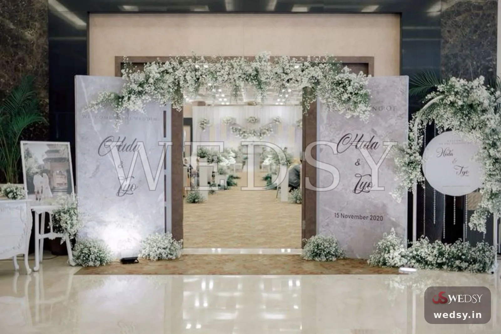 Whitewood Gateway — white modern entrance for reception, Wedsy E082