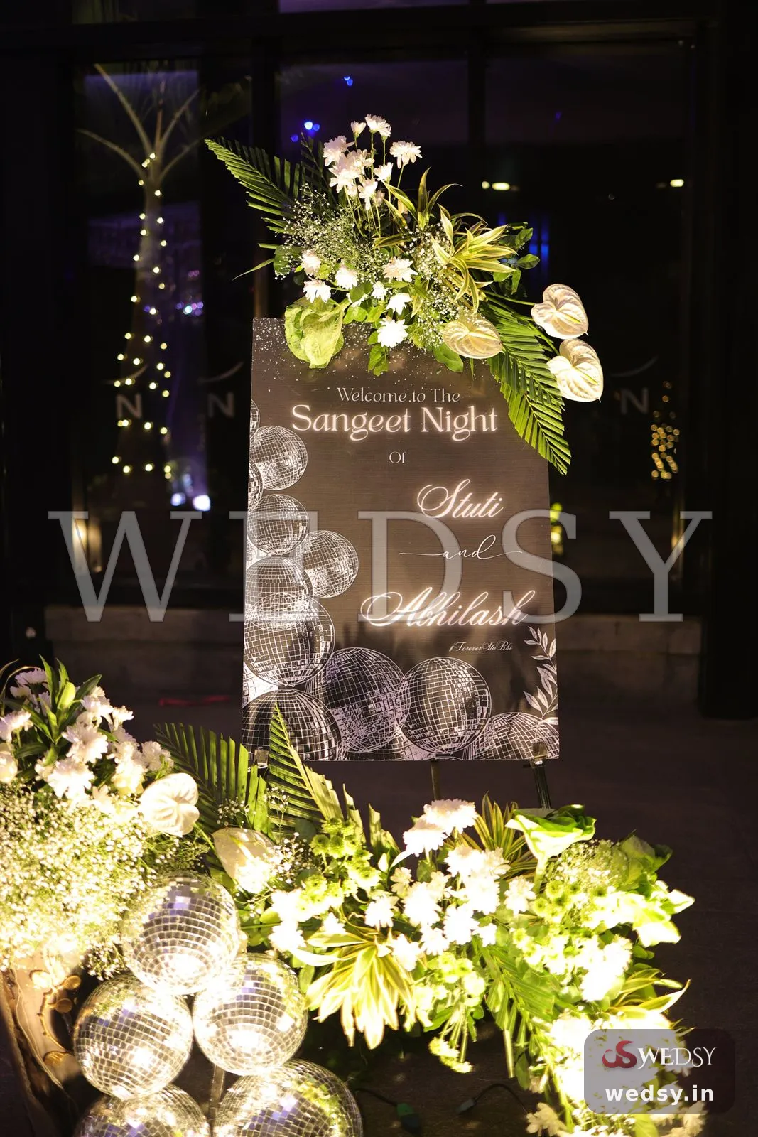 Mirrorlit Missive — white modern nameboard for sangeet, Wedsy NA139