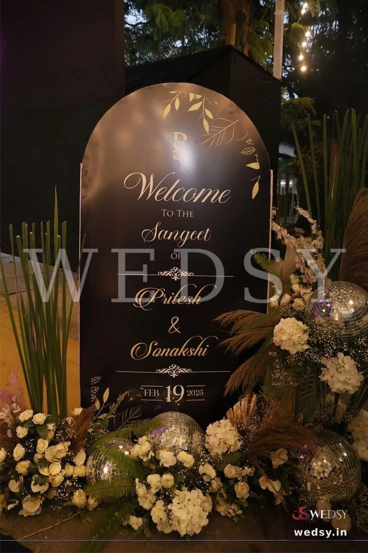 Noir Bloom Marker — white modern nameboard for sangeet, Wedsy NA142