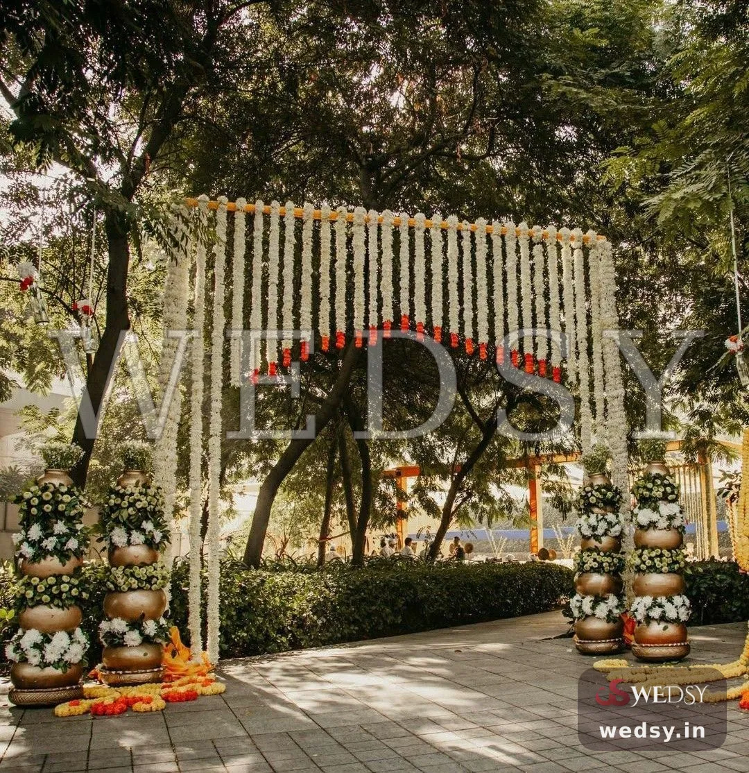 Ivory Garland Gate — white traditional entrance for haldi, Wedsy E089