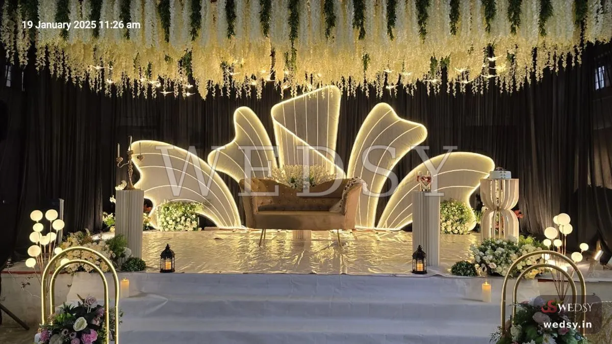 Lumen Fanfare — white modern stage for reception, Wedsy ST299