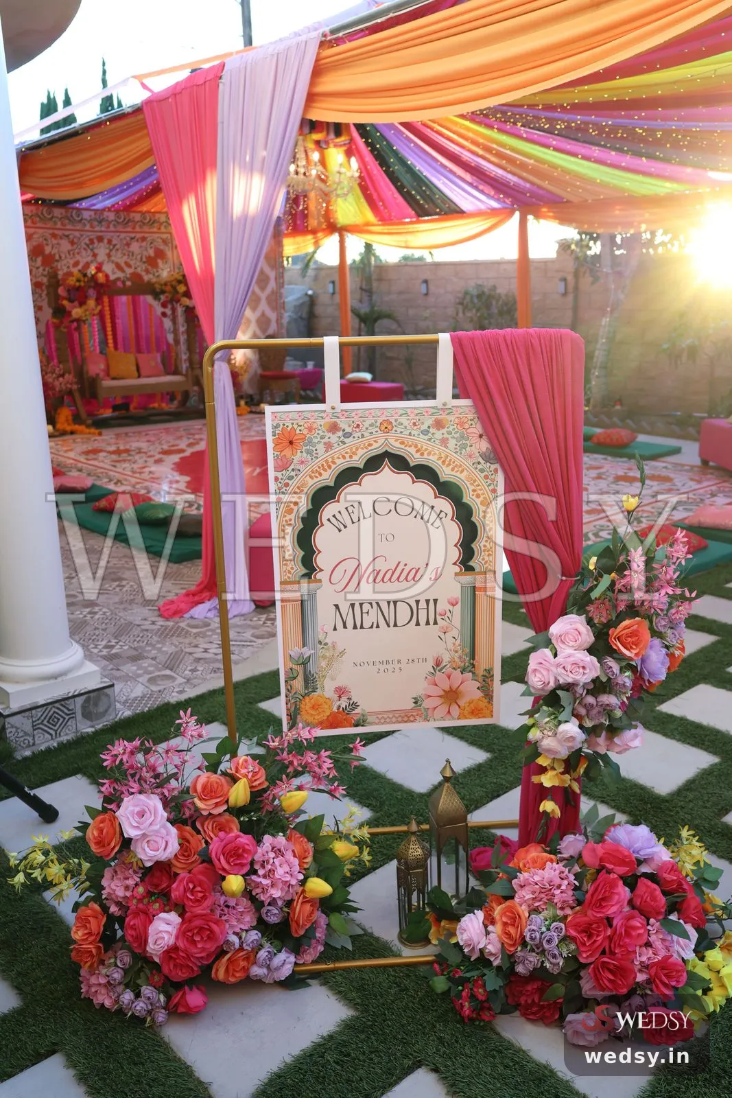 Mendhi Bloom Easel