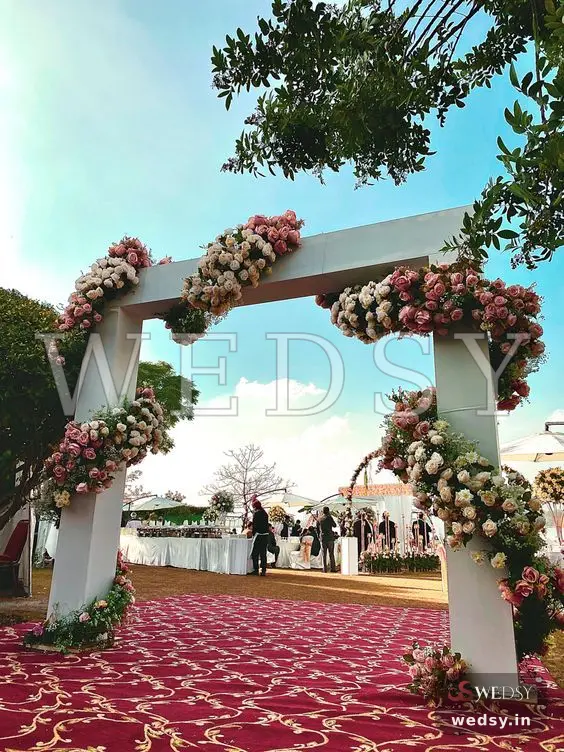 Traditional Echo — white modern entrance for wedding & engagement, Wedsy E020