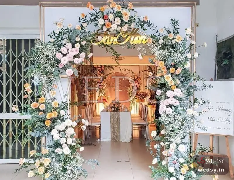 Round Radiance — white modern entrance for wedding & engagement, Wedsy E040