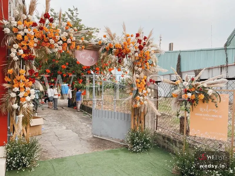 Radiant Grove — white modern entrance for wedding & engagement, Wedsy E045