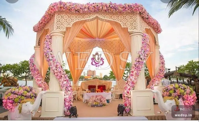 Aamra Aura Mandap — white modern mandap for wedding, Wedsy MA004