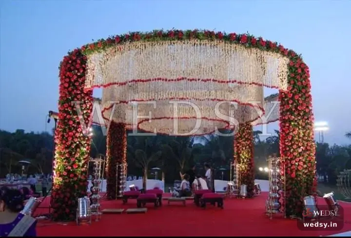 Kesari Splendor Mandap — red modern mandap for wedding, Wedsy MA005