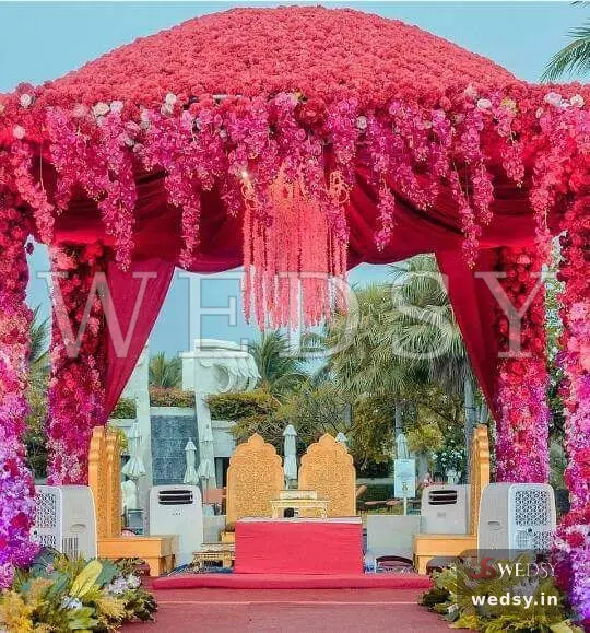 Sangeet Saaj Mandap — red modern mandap for wedding, Wedsy MA006