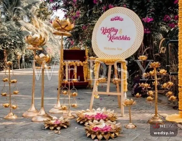 Tryst Tablet — yellow traditional nameboard for wedding & engagement, Wedsy NA084
