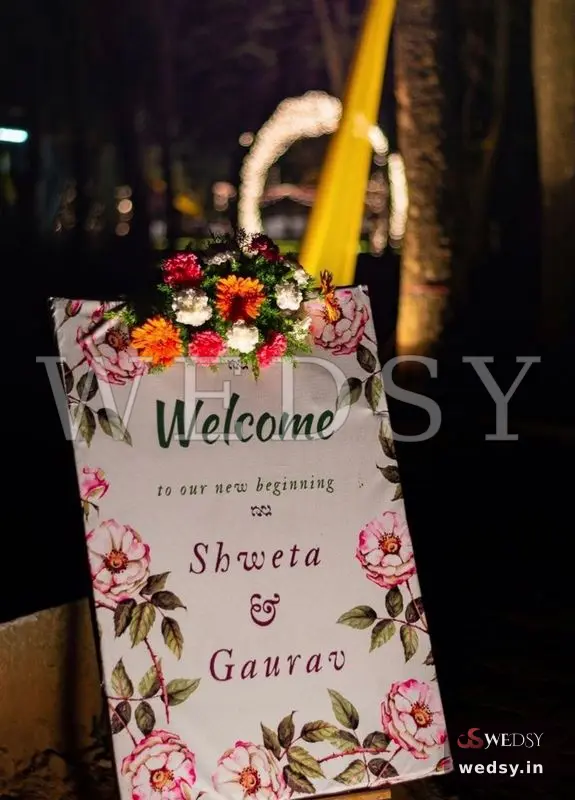 Rapture Rostrum — orange modern nameboard for wedding & engagement, Wedsy NA085