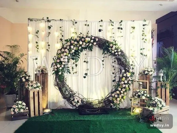 Hula Hoop Haven — white modern photobooth for engagement & wedding, Wedsy PH007