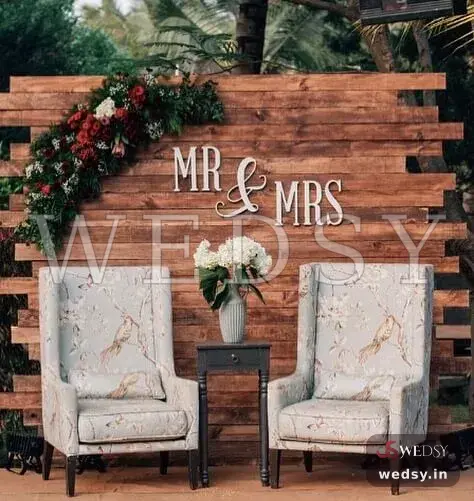 Rustic Relax Lounge — white modern photobooth for reception & wedding, Wedsy PH010