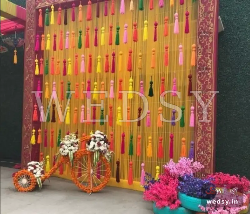 Evergreen Embrace Frame — yellow modern photobooth for sangeet & engagement, Wedsy PH041
