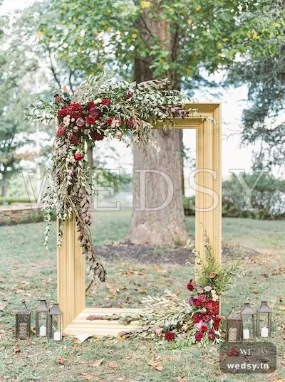 Color Burst Barrels — red modern photobooth for wedding & reception, Wedsy PH042