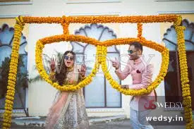 Specs Appeal Booth — yellow modern photobooth for haldi & mehendi, Wedsy PH064
