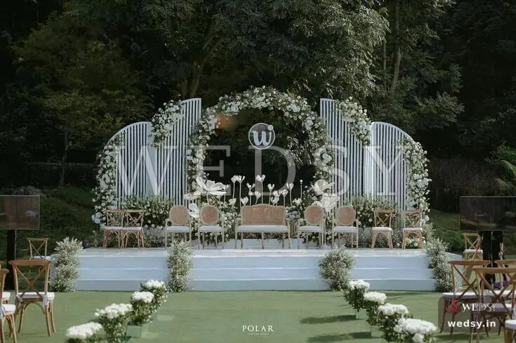 Mystic Essence — white modern stage for reception & valima, Wedsy ST001