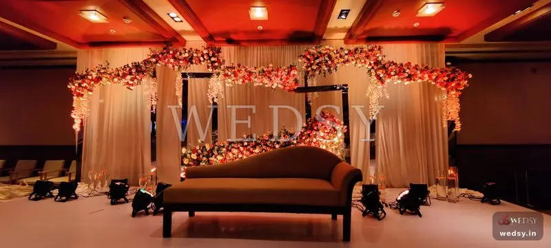Sage of Elegance — silver modern stage for engagement & reception, Wedsy ST017