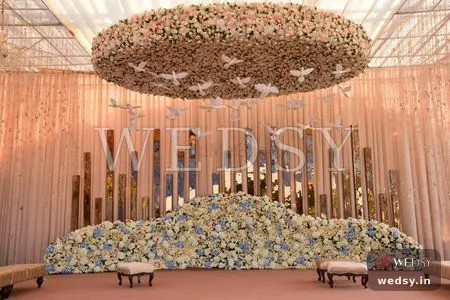 Opulent Haven — gold modern stage for wedding & nikah, Wedsy ST058