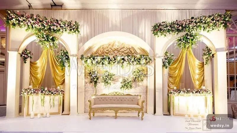 Regal Serenity — white modern stage for engagement & wedding, Wedsy ST065