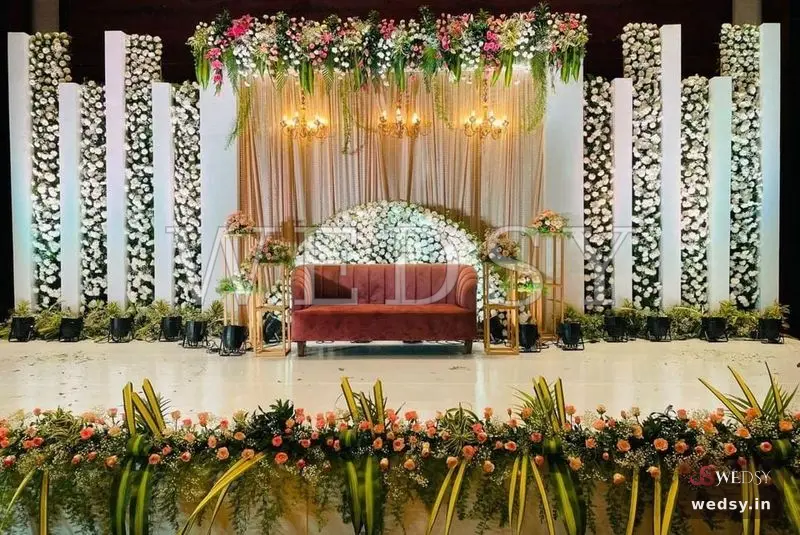Velvet Radiance — white modern stage for engagement & wedding, Wedsy ST070