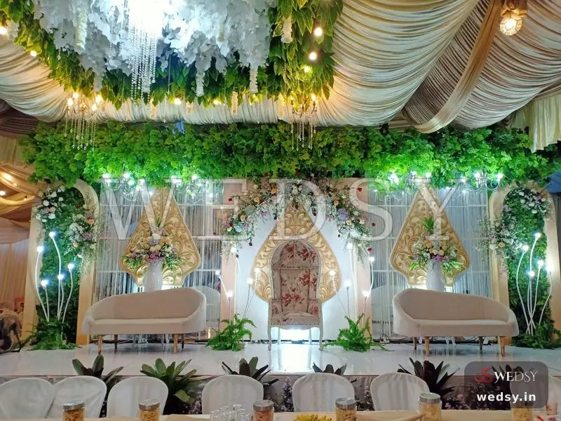 Blossom Bliss — white traditional stage for reception & engagement, Wedsy ST096