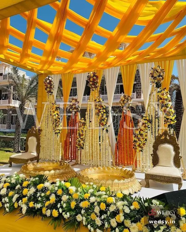 Festive Oasis — orange modern stage for mehendi & haldi, Wedsy ST118