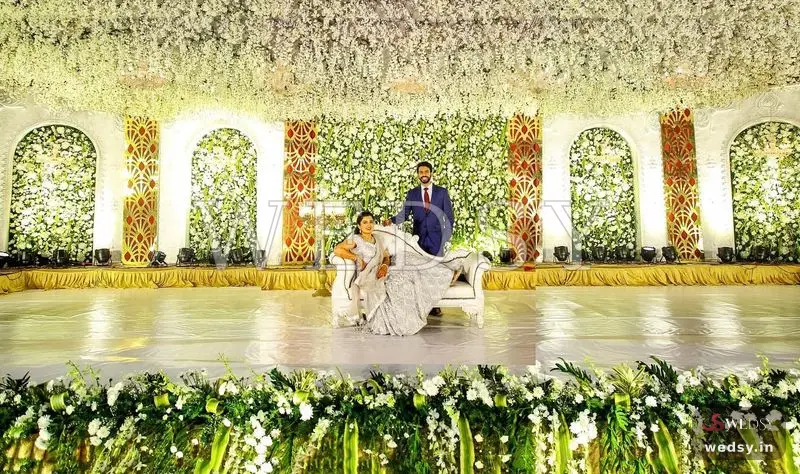 Royal Charisma — white modern stage for nikah & reception, Wedsy ST126