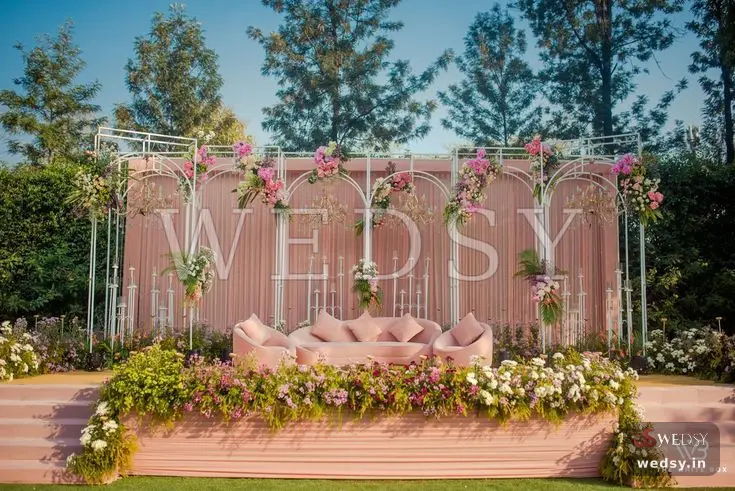 Pink Nirvana — pink modern stage for reception & engagement, Wedsy ST143