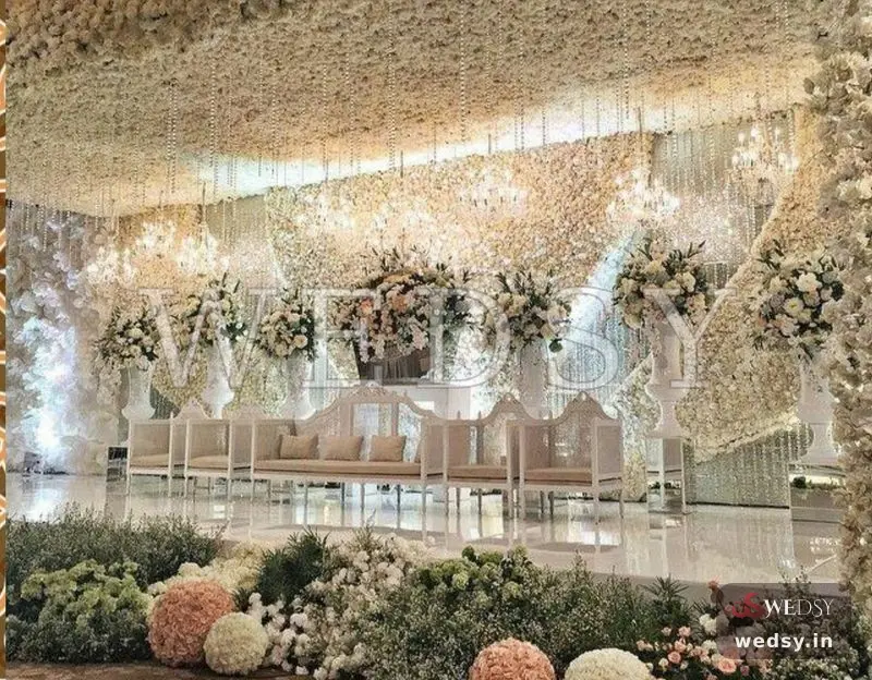 Heavenly Bliss — golden modern stage for engagement & reception, Wedsy ST152