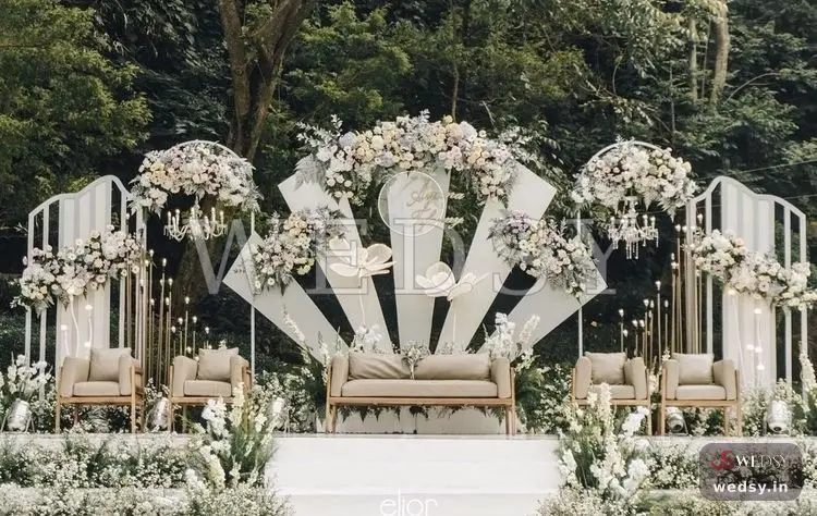 Artistry Bloom — white modern stage for reception, Wedsy ST180