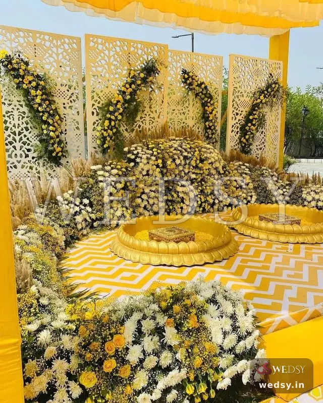 Sunshine Halo — white modern stage for haldi, Wedsy ST224