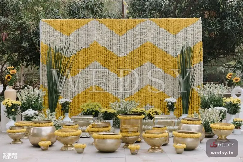 Chevron Wall — white traditional stage for mehendi & haldi, Wedsy ST233