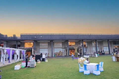 Meridian By The Lawns Chaitrashree Royal Banquet, photo 6